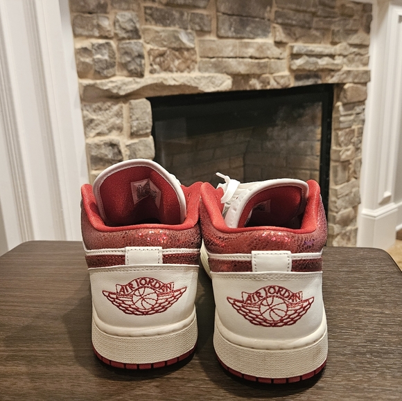 Air Jordan 1 Low SE - Picture 4 of 7